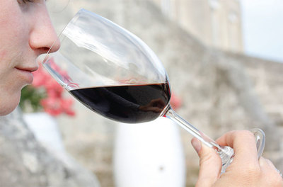 如何在饭局上专业且简洁地描述红酒香气