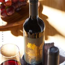 探索艺术与商业的交汇 Kuki视觉的红酒产品摄影