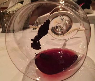 威龙课堂 | 为什么有的葡萄酒里会有沉渣?