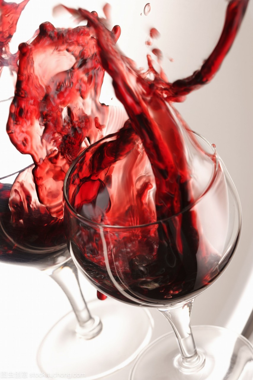 红酒洒落时刻的优雅与应对